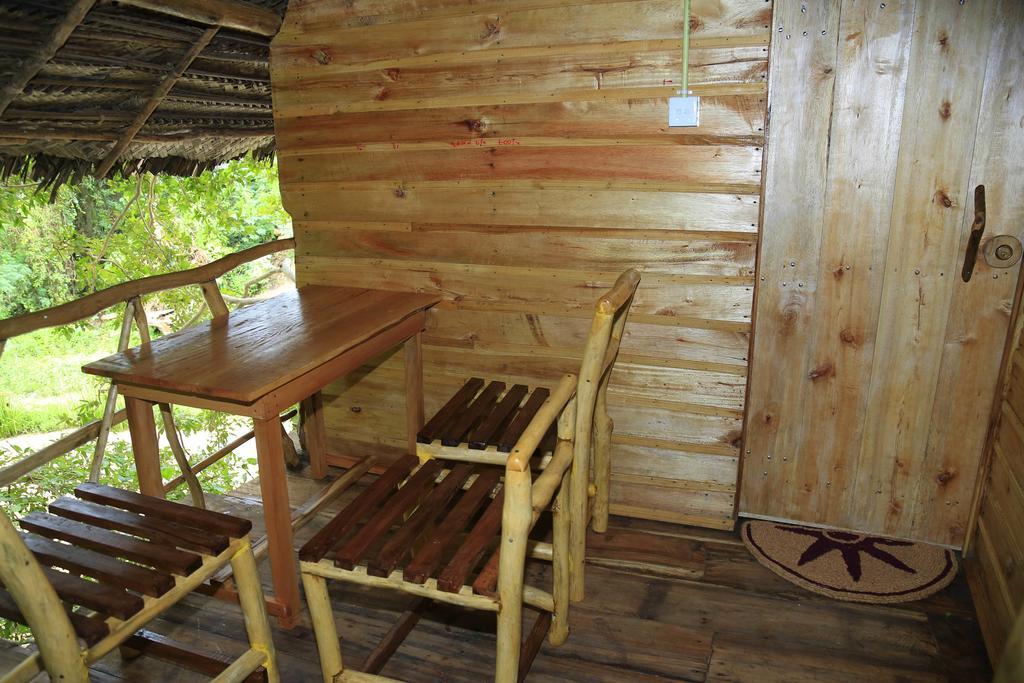 Villa Kumbuk Tree House Tissamaharama Esterno foto