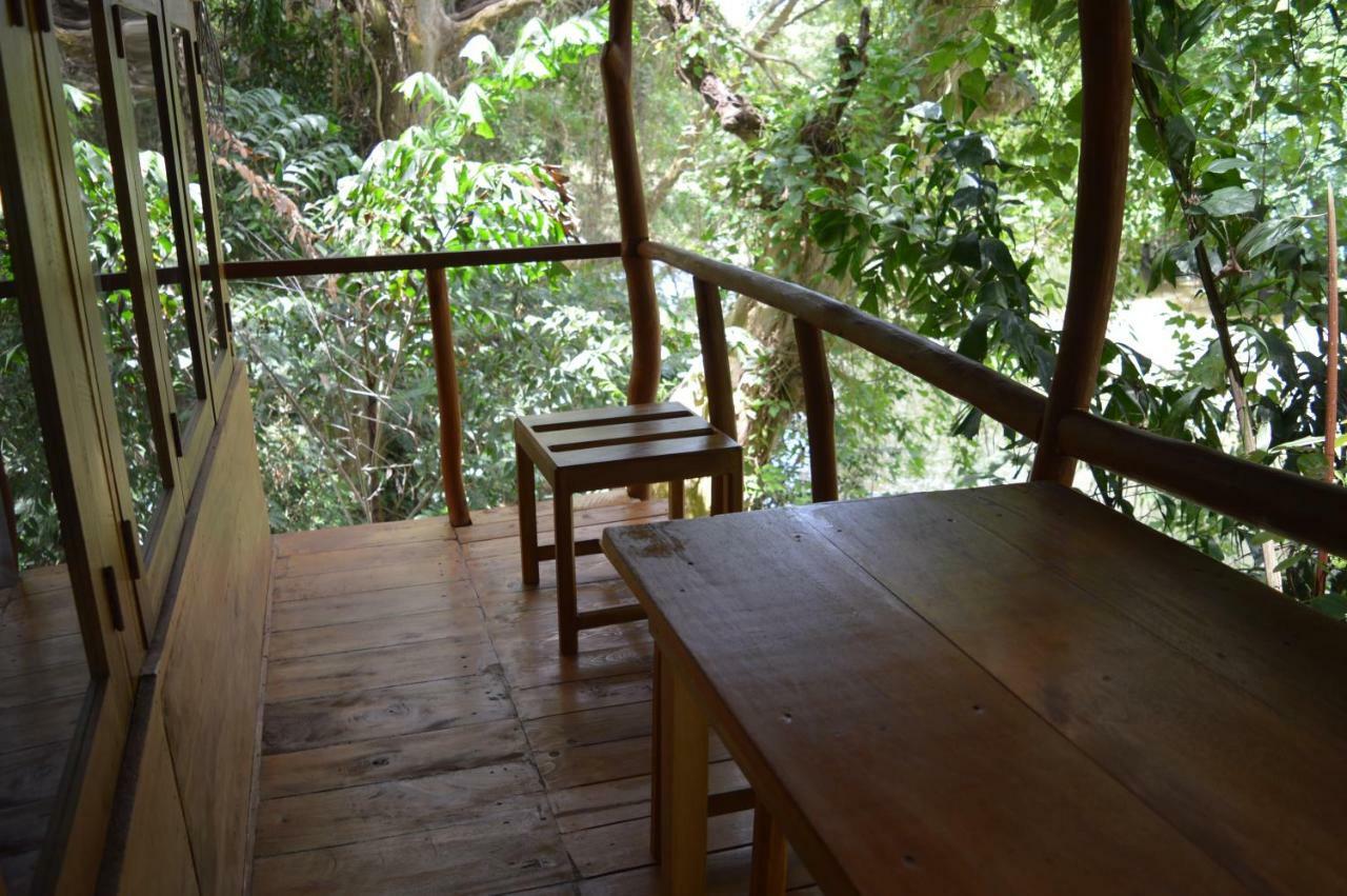 Villa Kumbuk Tree House Tissamaharama Esterno foto